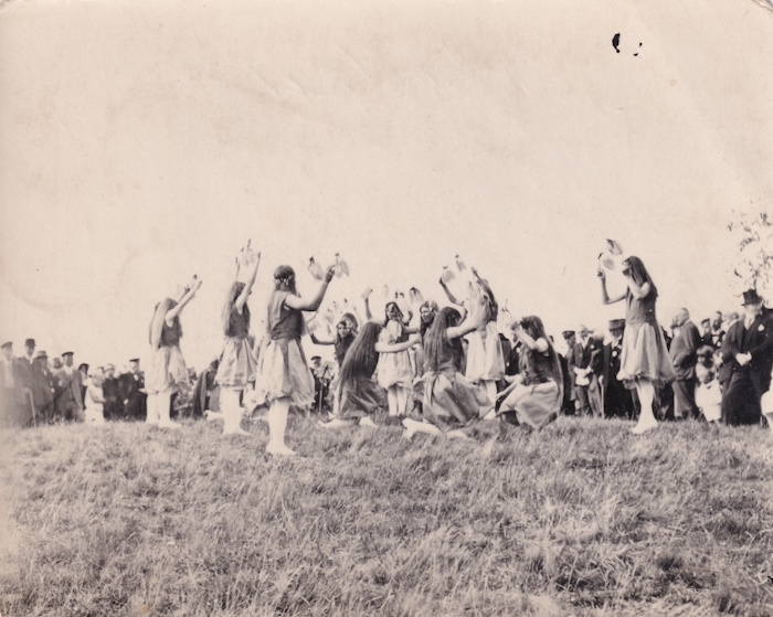 Reigen des Jungm�dchenbundes Molmerswende 700